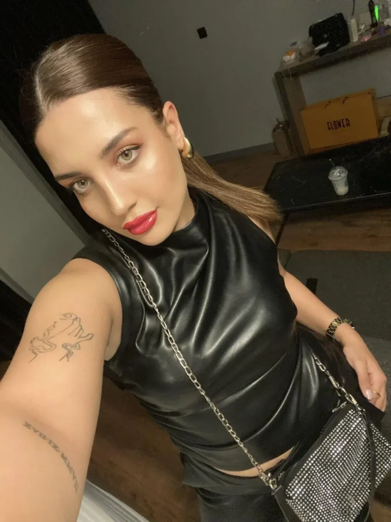 Pendik Escort Ceyda | 33 Yaşında, Esmer ve Baştan Çıkarıcı
